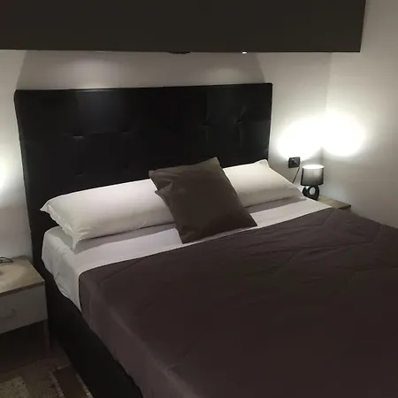 Mb95 - Mezzocannone Luxurious فندق مبيت وإفطار 4*