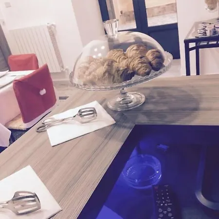 Mb95 - Mezzocannone Luxurious فندق مبيت وإفطار نابولي