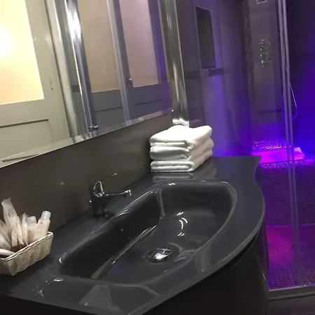 B&B Mb95 - Mezzocannone Luxurious