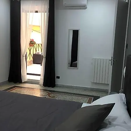 Mb95 - Mezzocannone Luxurious 4*