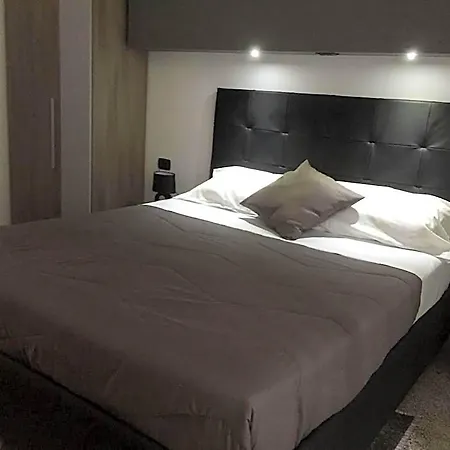Mb95 - Mezzocannone Luxurious Bed & Breakfast Neapol