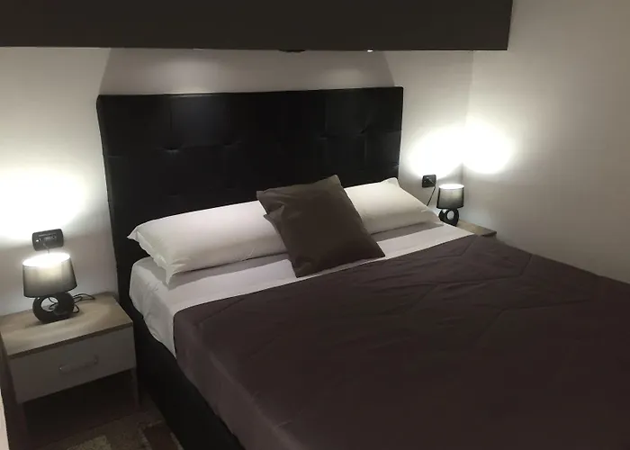 Mb95 - Mezzocannone Luxurious Bed & Breakfast 4*