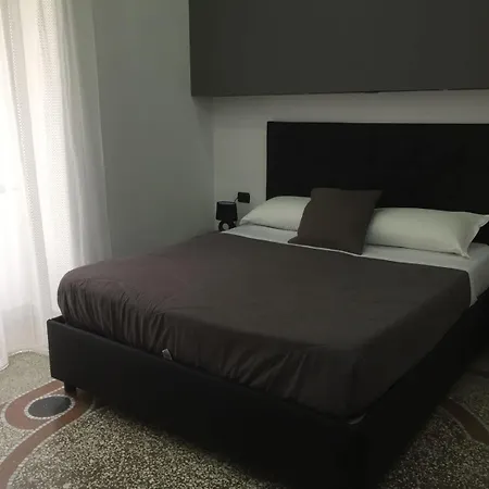 Mb95 - Mezzocannone Luxurious نابولي