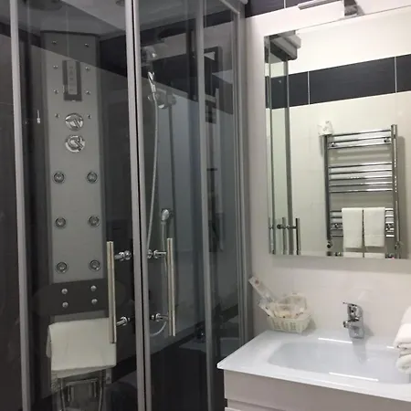 Oda ve Kahvaltı Mb95 - Mezzocannone Luxurious 4*