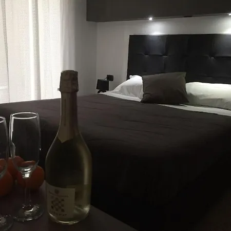 Mb95 - Mezzocannone Luxurious Nocleg ze śniadaniem 4*