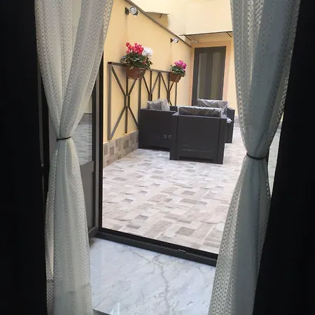 Mb95 - Mezzocannone Luxurious Bed & Breakfast